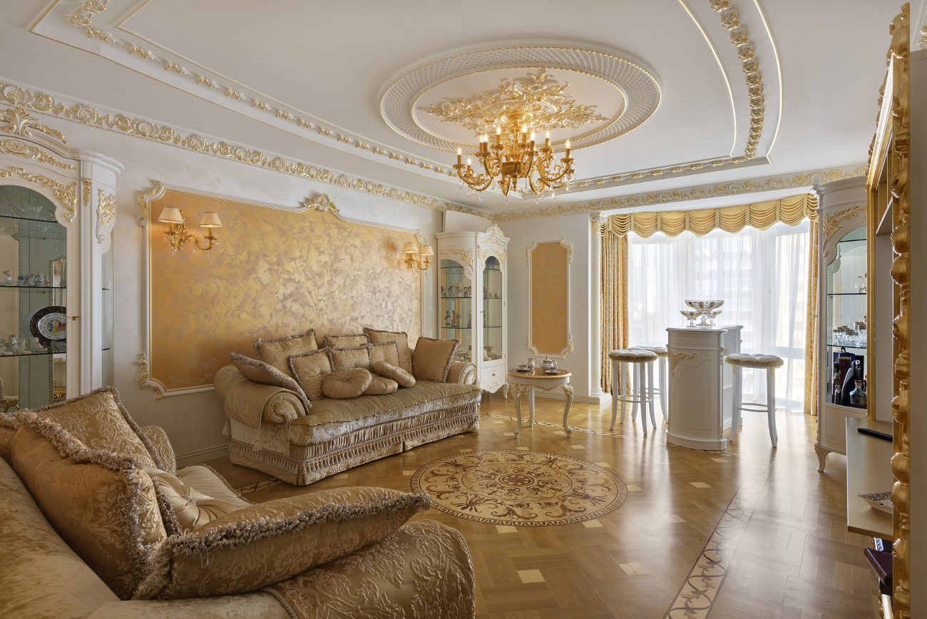 Royal classic living room design with chandeliers